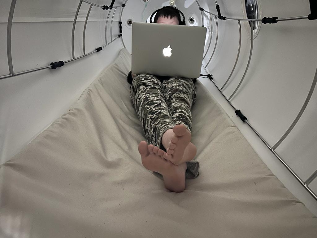 can you sleep in a hyperbaric chamber